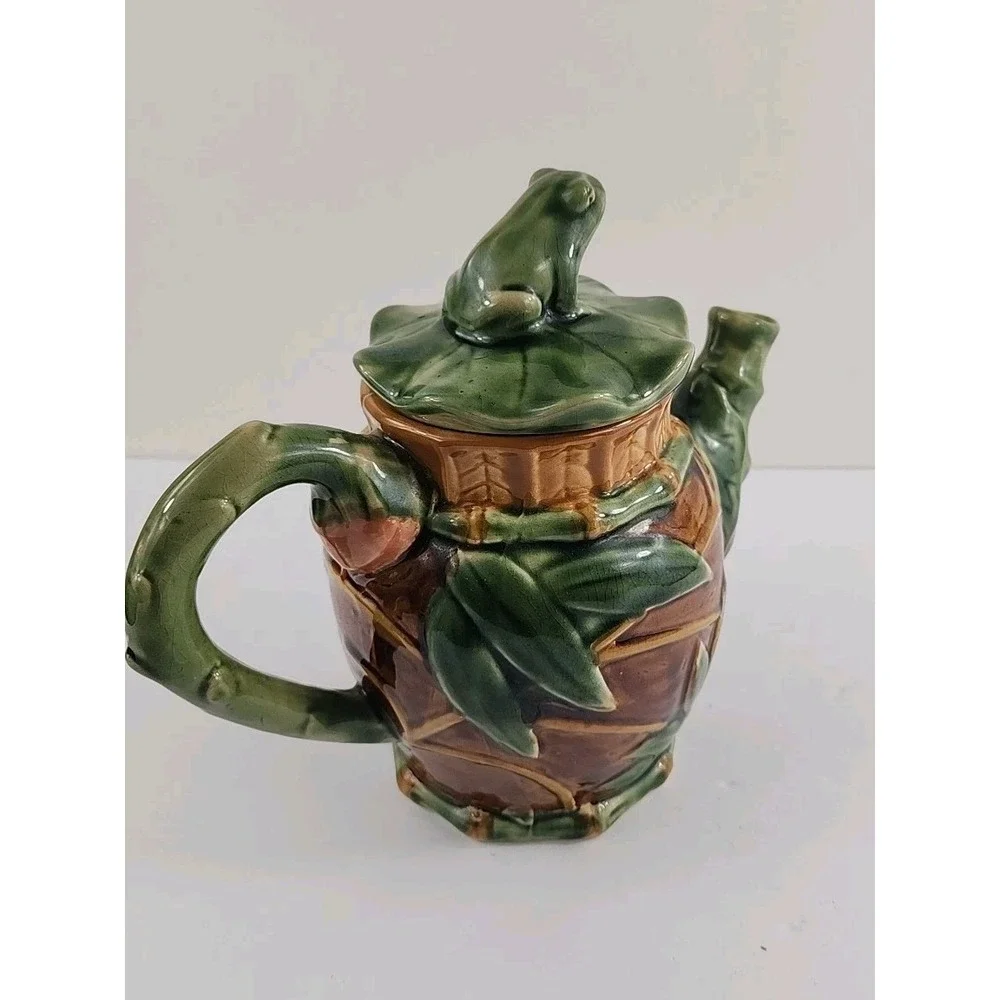 Henriksen Imports Vintage Frog Teapot Whimsical Cottagecore Green Ceramic Decor